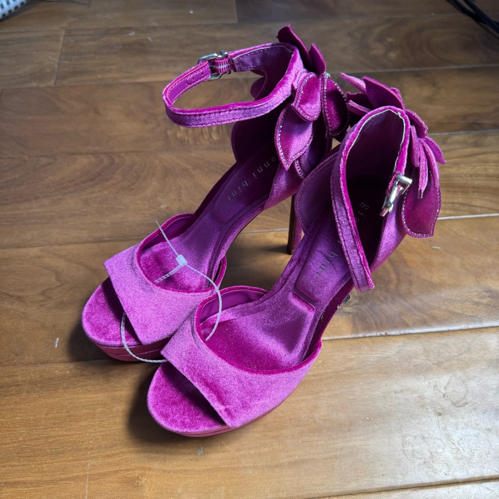 NWT Gianni Bini Karmello Velvet Flower Ankle Strap Platform Dress Sandals Sz 8,5 - Picture 2 of 8